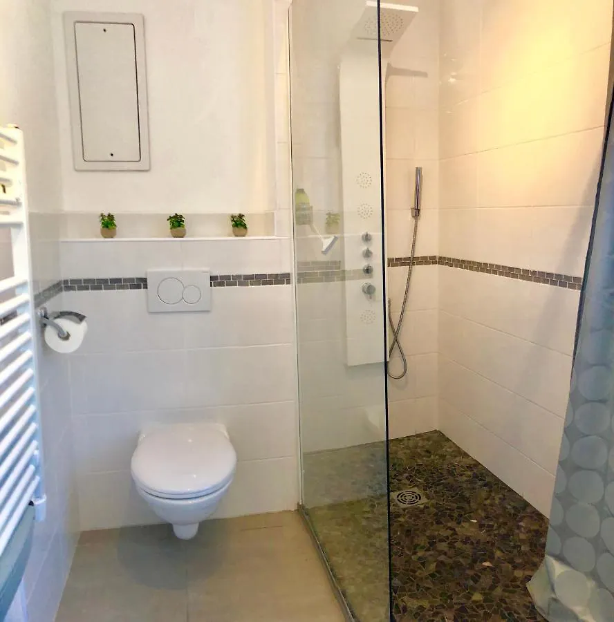 אקס-לה-באינס Appartement T2, Vue Lac, Climatise, Parking, Tout Confort דירה